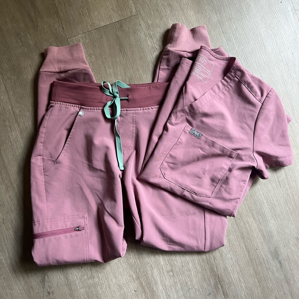 Dusty Mauve Figs scrub set